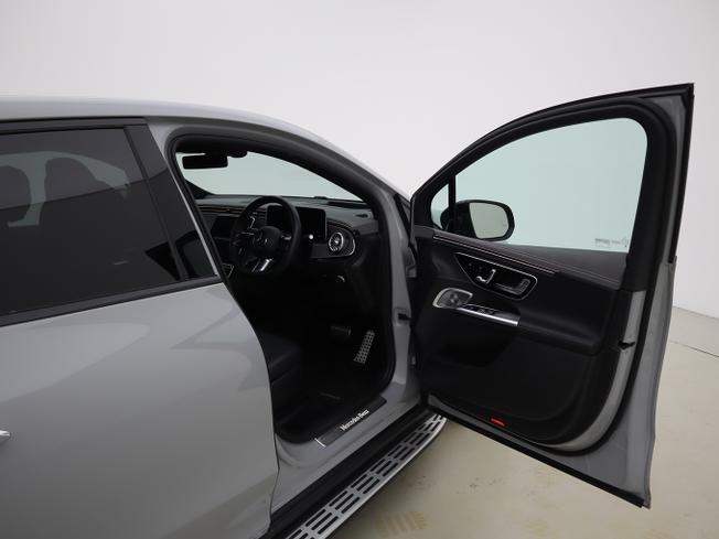MERCEDES-BENZ EQE Photo 15