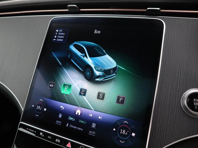 MERCEDES-BENZ EQE Photo 42