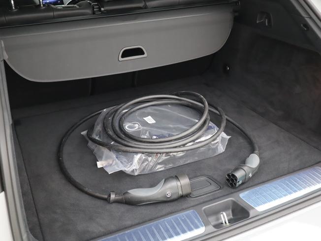 MERCEDES-BENZ EQE Photo 9