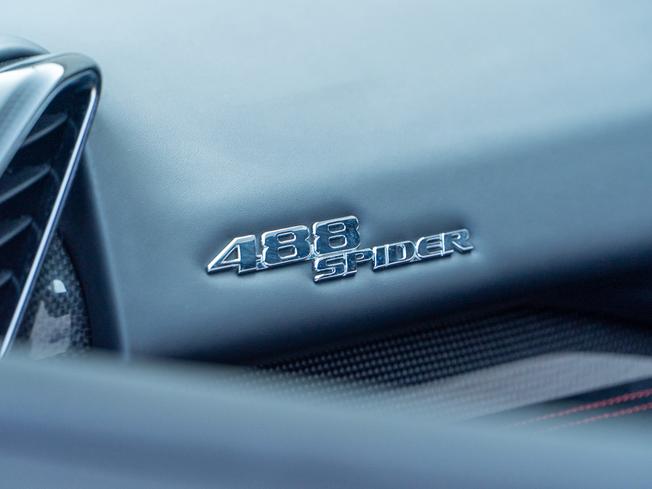 FERRARI 488 Spider Photo 12