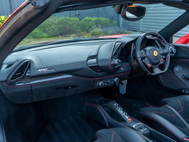 FERRARI 488 Spider Photo 16