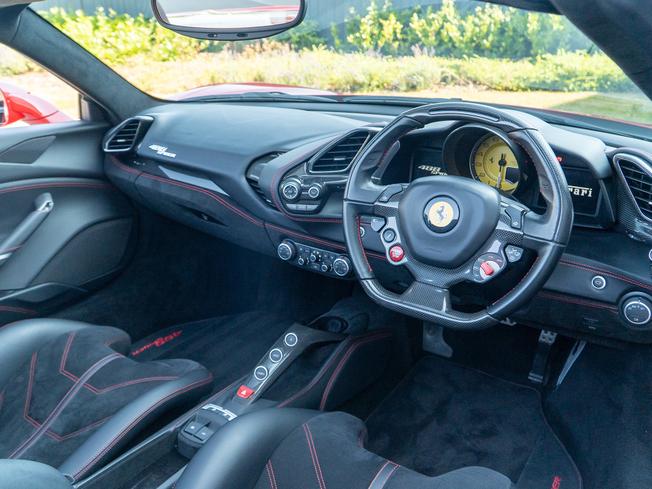 FERRARI 488 Spider Photo 21