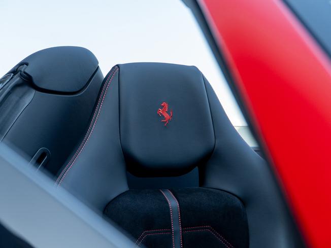 FERRARI 488 Spider Photo 23