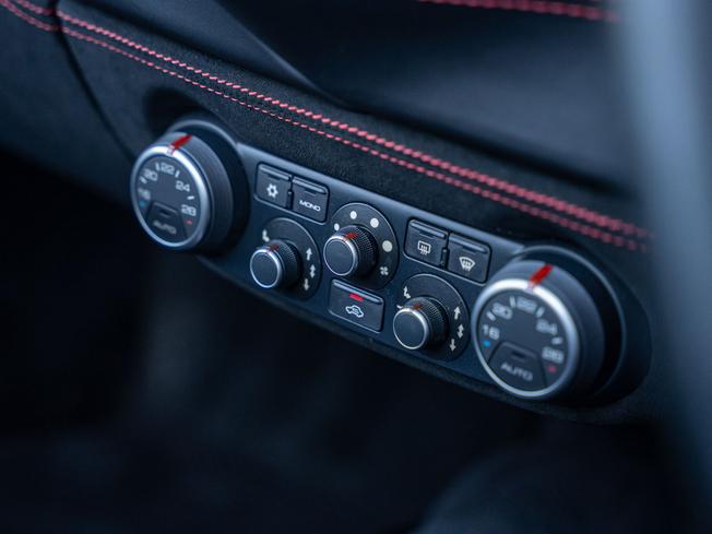 FERRARI 488 Spider Photo 36