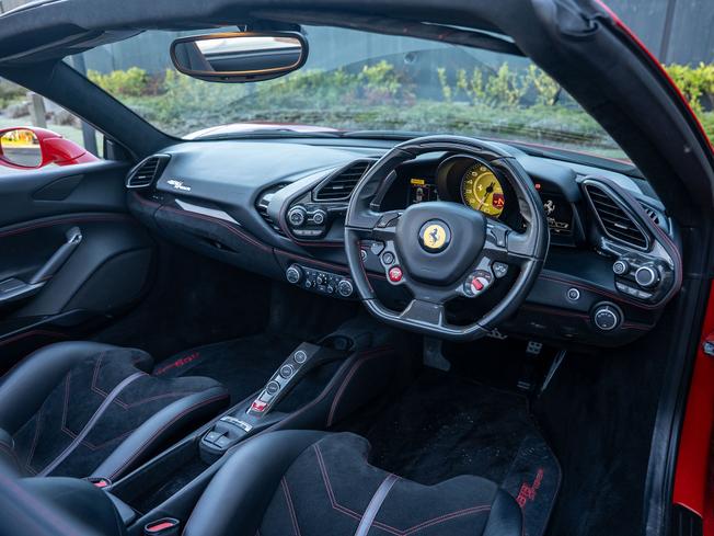 FERRARI 488 Spider Photo 39