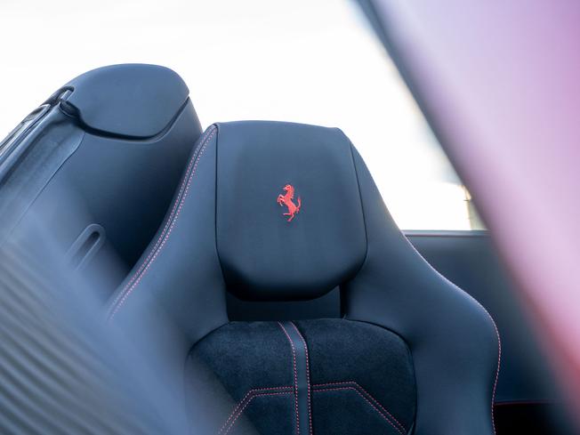 FERRARI 488 Spider Photo 41