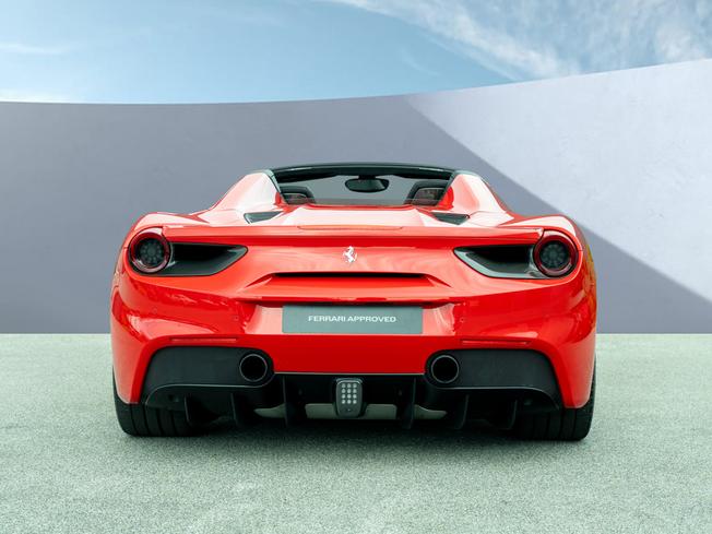 FERRARI 488 Spider Photo 8