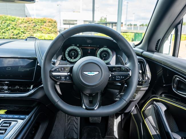 ASTON MARTIN Dbx Photo 10