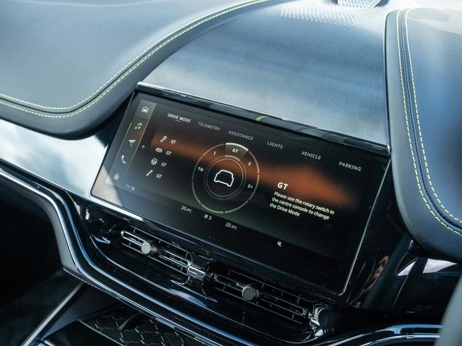 ASTON MARTIN Dbx Photo 12