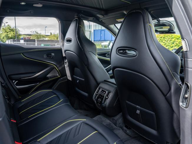 ASTON MARTIN Dbx Photo 21