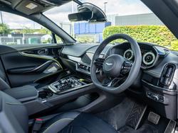 ASTON MARTIN Dbx Photo 3