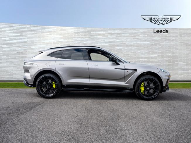 ASTON MARTIN Dbx Photo 35