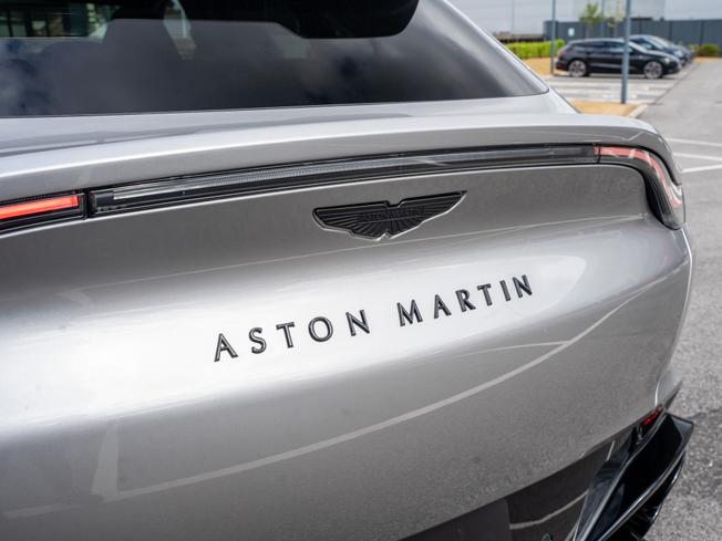 ASTON MARTIN Dbx Photo 38