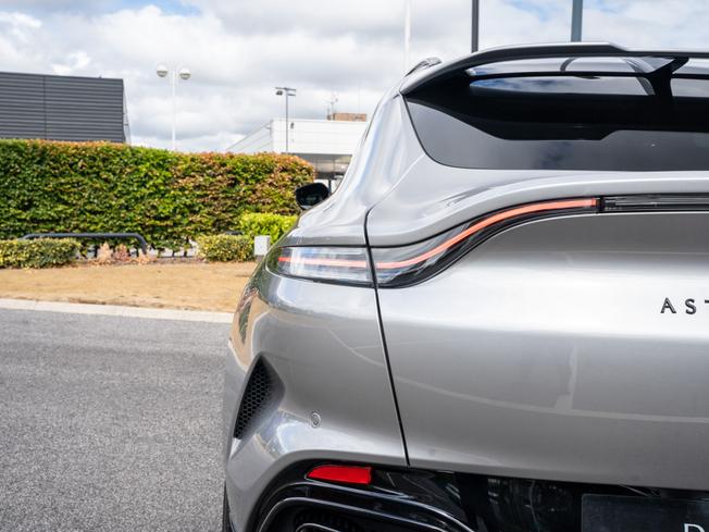 ASTON MARTIN Dbx Photo 39