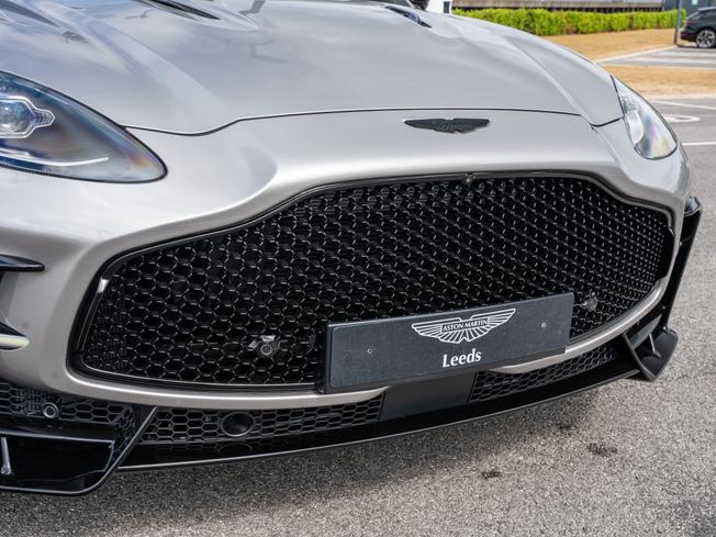 ASTON MARTIN Dbx Photo 45