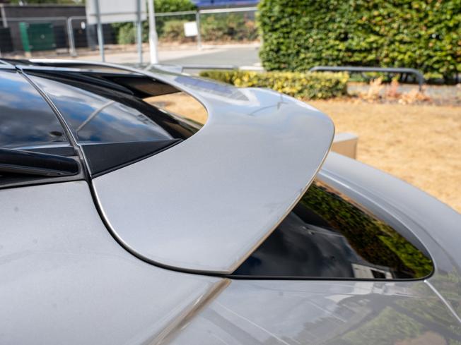 ASTON MARTIN Dbx Photo 47