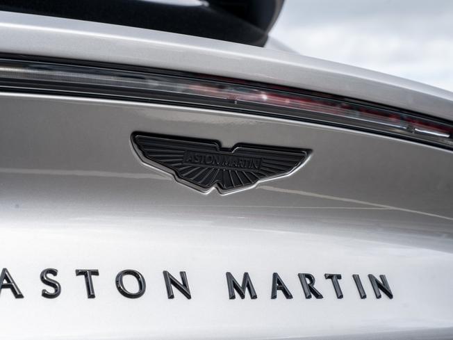 ASTON MARTIN Dbx Photo 7