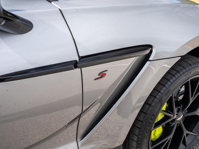 ASTON MARTIN Dbx Photo 8