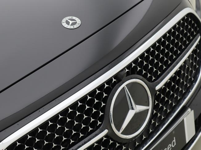 MERCEDES-BENZ E Class Photo 16
