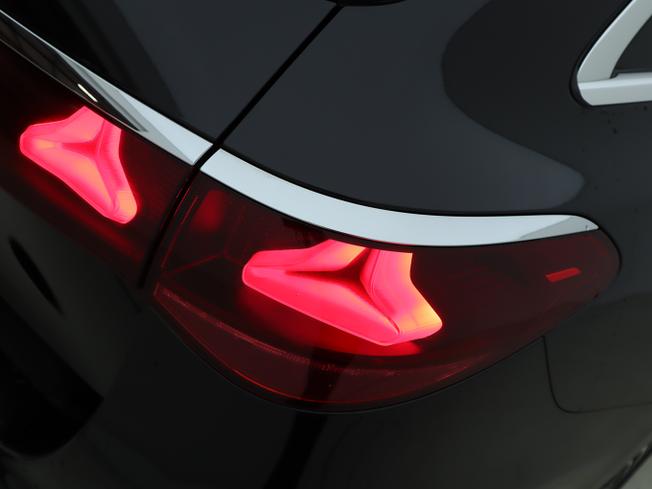 MERCEDES-BENZ E Class Photo 27