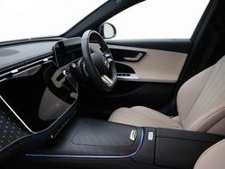 MERCEDES-BENZ E Class Photo 3