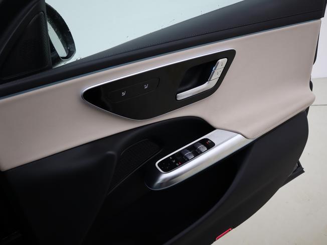 MERCEDES-BENZ E Class Photo 40
