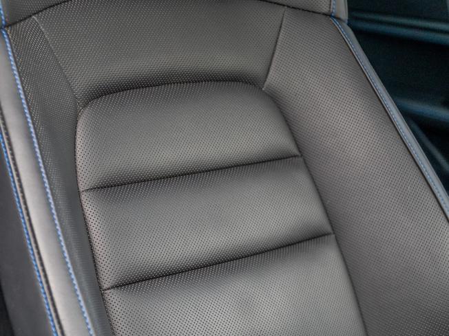PORSCHE Taycan Photo 12