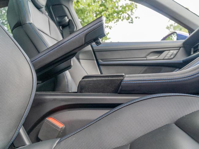 PORSCHE Taycan Photo 13