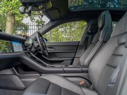 PORSCHE Taycan Photo 3