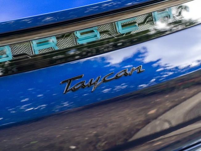 PORSCHE Taycan Photo 39