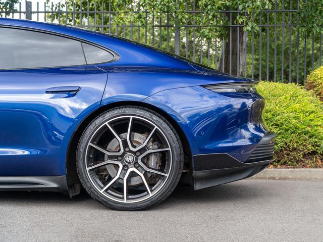 PORSCHE Taycan Photo 40