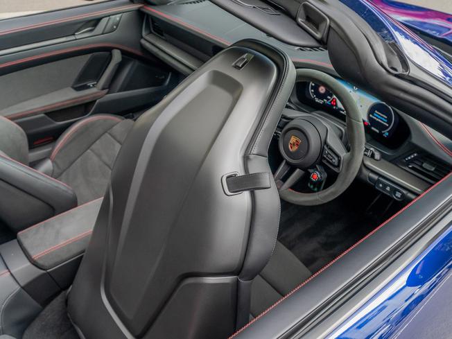 PORSCHE 911 Photo 10