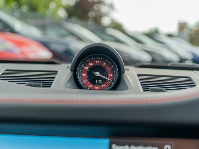 PORSCHE 911 Photo 18