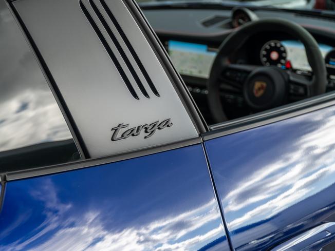 PORSCHE 911 Photo 34