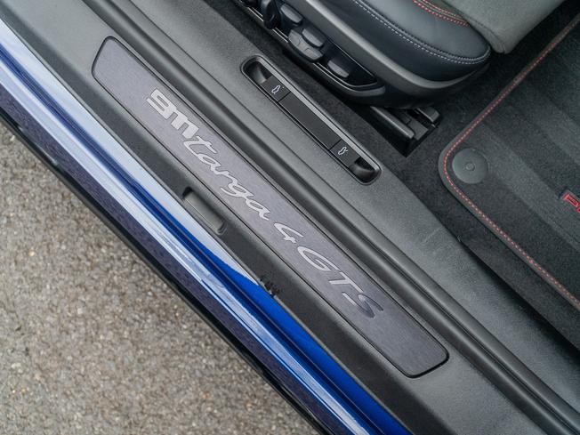PORSCHE 911 Photo 36