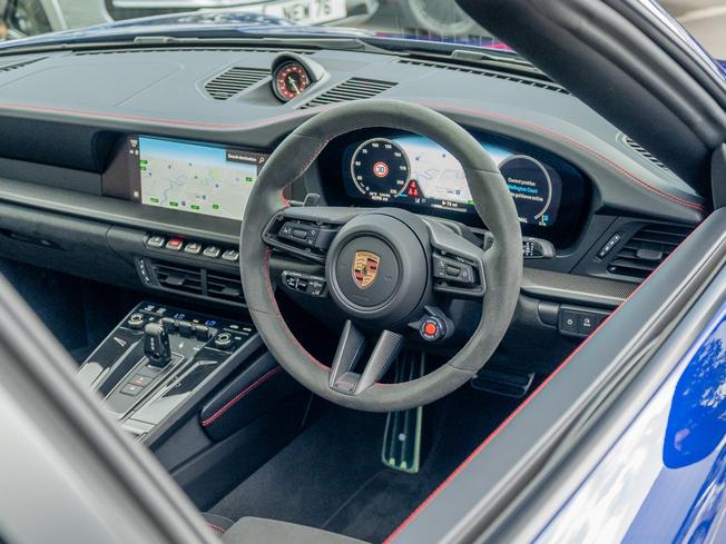 PORSCHE 911 Photo 9