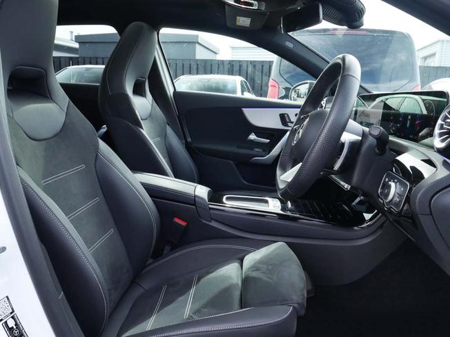 MERCEDES-BENZ A Class Photo 32