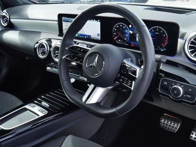 MERCEDES-BENZ A Class Photo 34