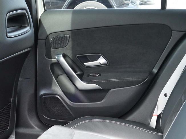 MERCEDES-BENZ A Class Photo 40
