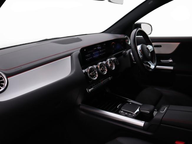 MERCEDES-BENZ Eqa Photo 18