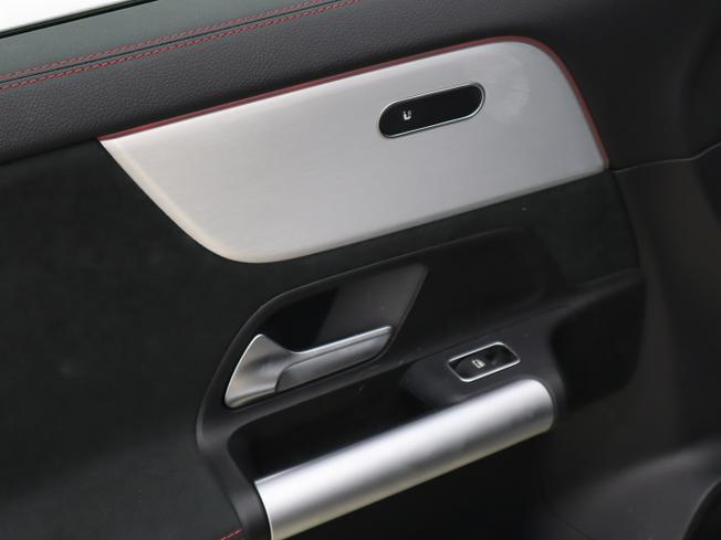 MERCEDES-BENZ Eqa Photo 20