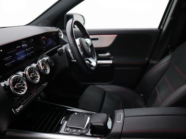 MERCEDES-BENZ Eqa Photo 3