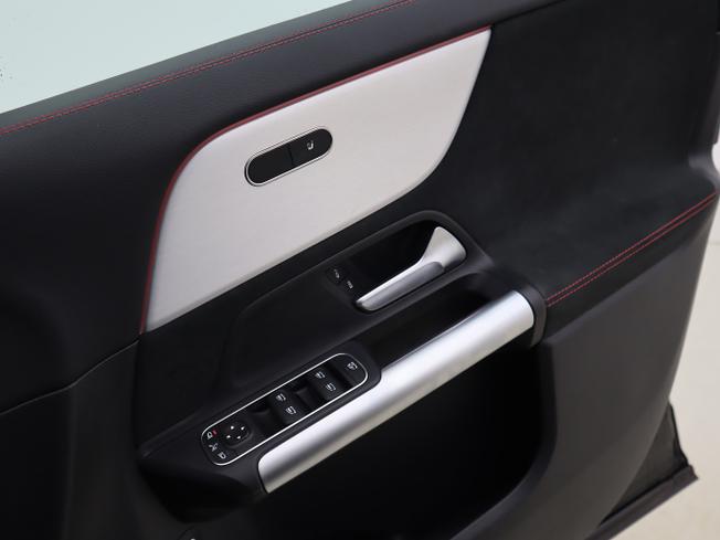 MERCEDES-BENZ Eqa Photo 32