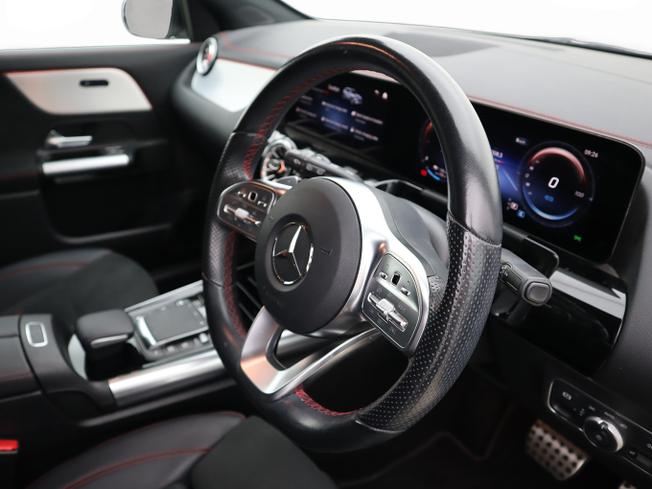 MERCEDES-BENZ Eqa Photo 5