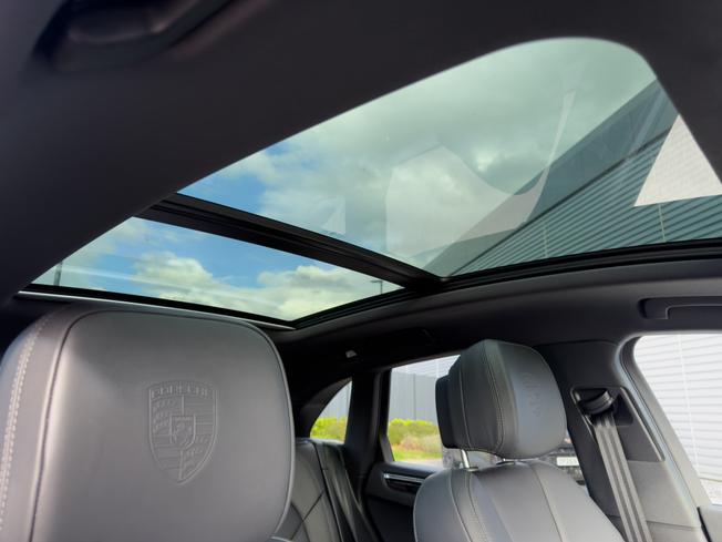 PORSCHE Macan Photo 12