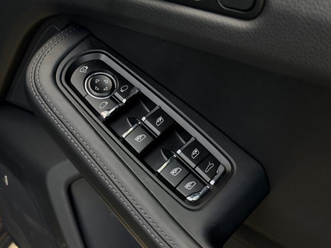 PORSCHE Macan Photo 16