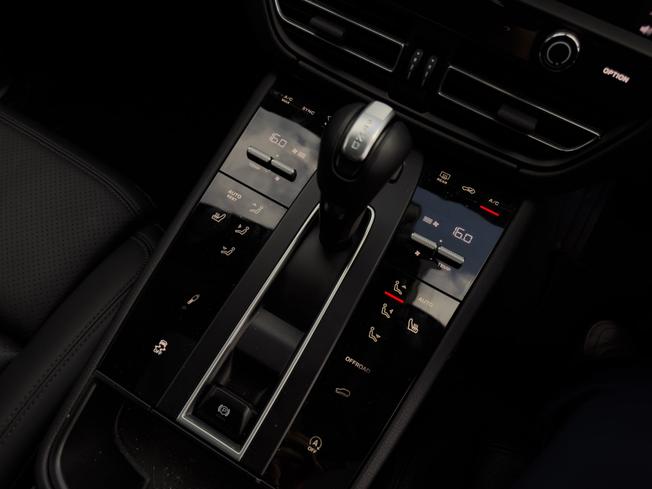 PORSCHE Macan Photo 19