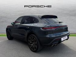 PORSCHE Macan Photo 2