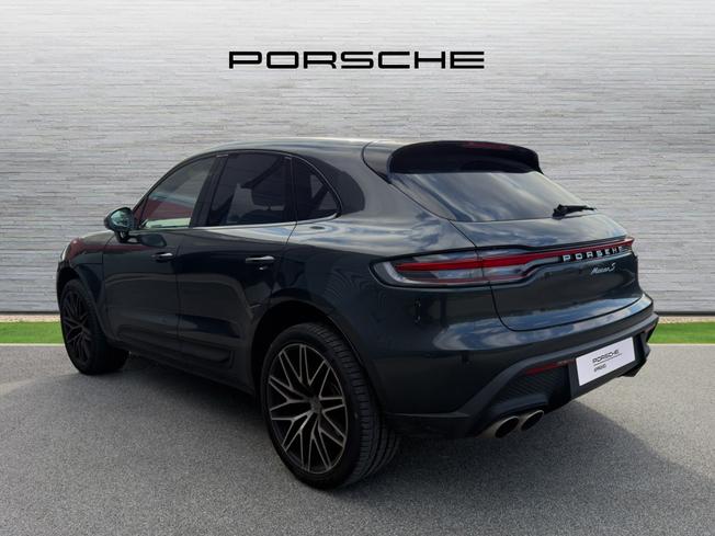 PORSCHE Macan Photo 2