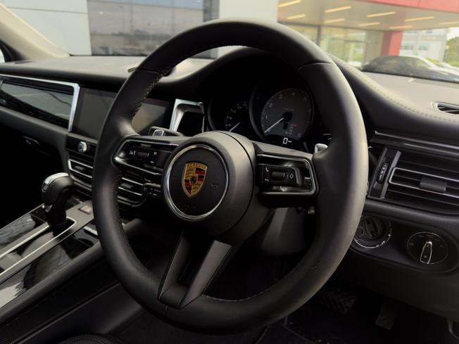 PORSCHE Macan Photo 6